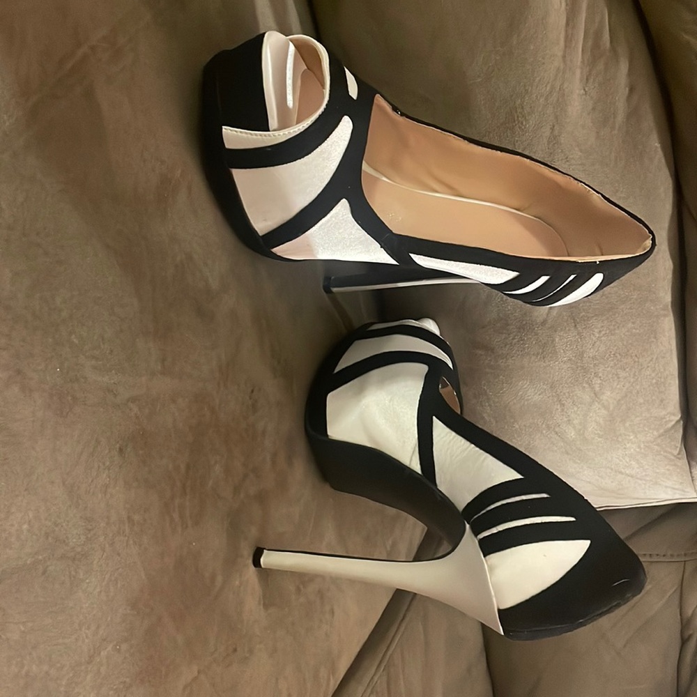 New 6” White & Black heels